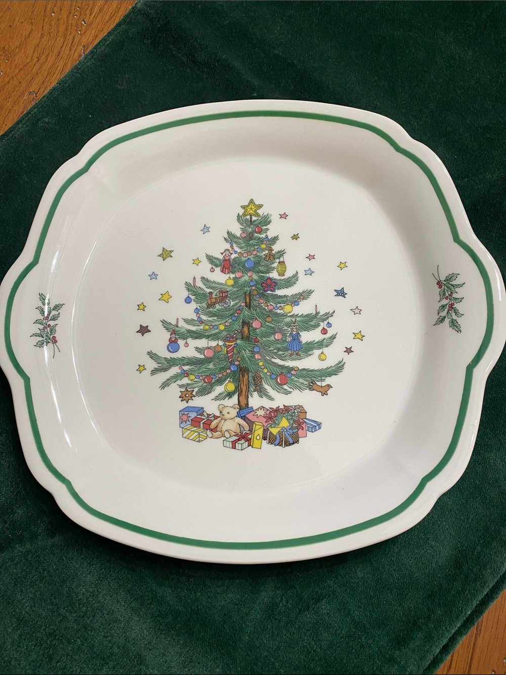 🎄Festive NIKKO Christmas Tree Ceramic Serving Plate - Green